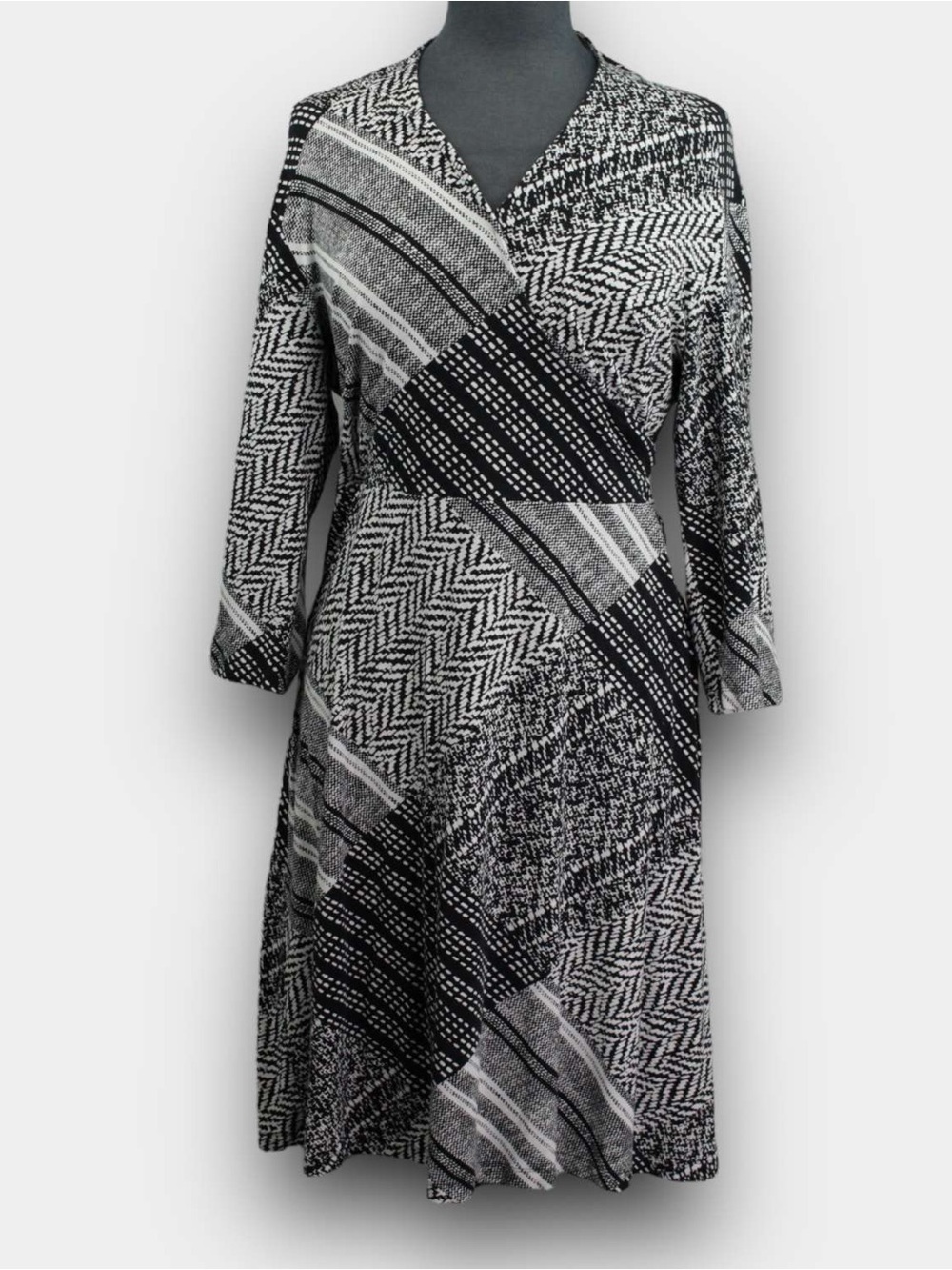 Black & White Patterned faux-Wrap Dress - Women